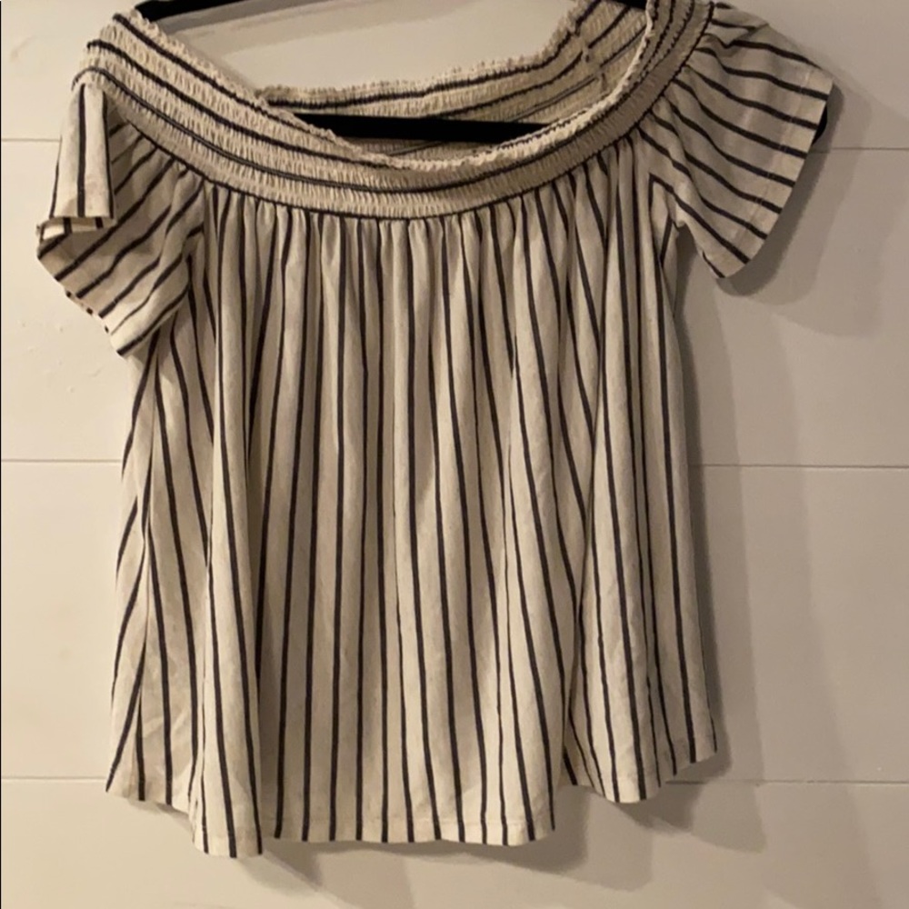 American Eagle off the shoulder shirt